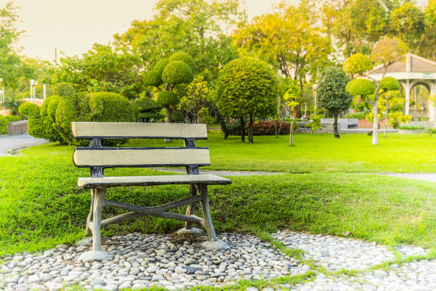 園林草坪應(yīng)該如何養(yǎng)護(hù)？